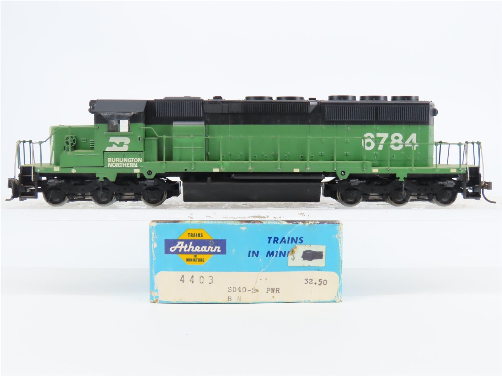 HO Scale Athearn 4403 BN Burlington Northern SD40-2 Diesel Locomotive #6784