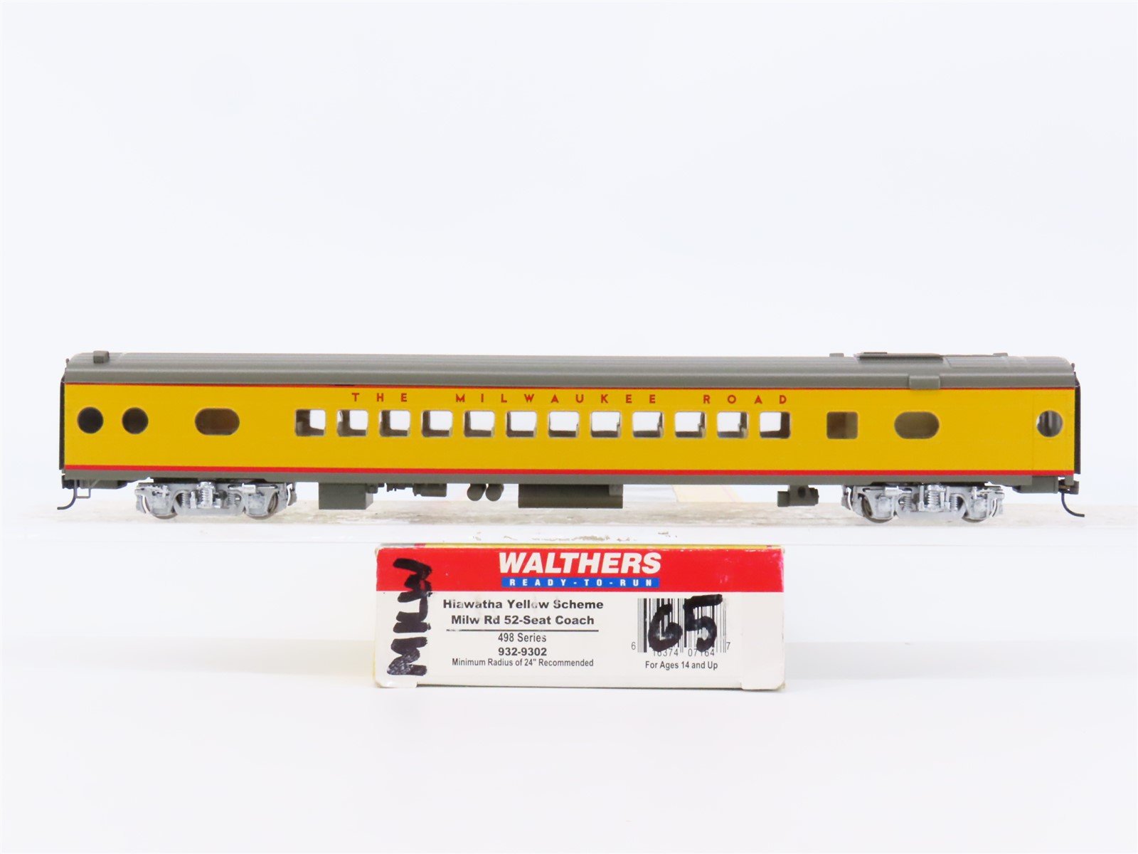 HO Scale Walthers 932-9302 MILW The Milwaukee Road 52-Seat Coach Passenger Car