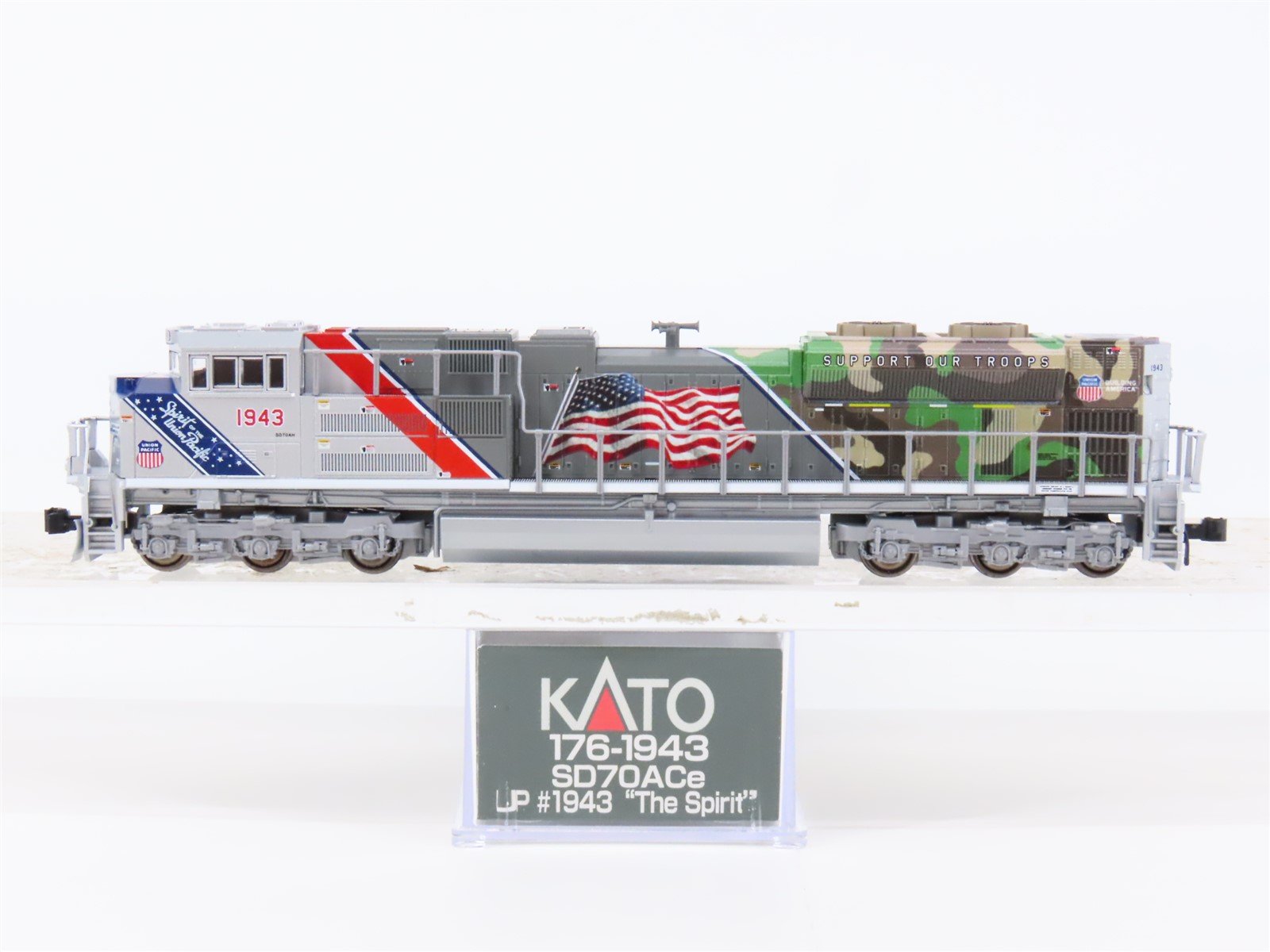 N Scale KATO 176-1943 UP "Support Our Troops" SD70ACe Diesel Locomotive #1943