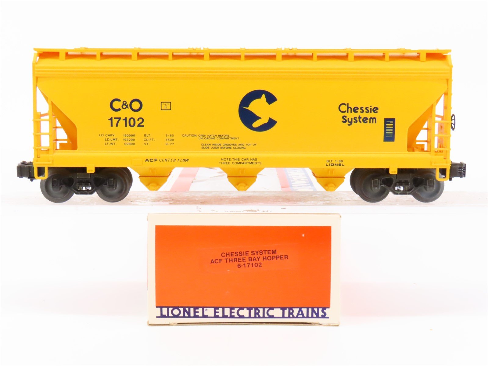 O Gauge 3-Rail Lionel 6-17102 C&O Chessie System 3-Bay Covered Hopper #17102