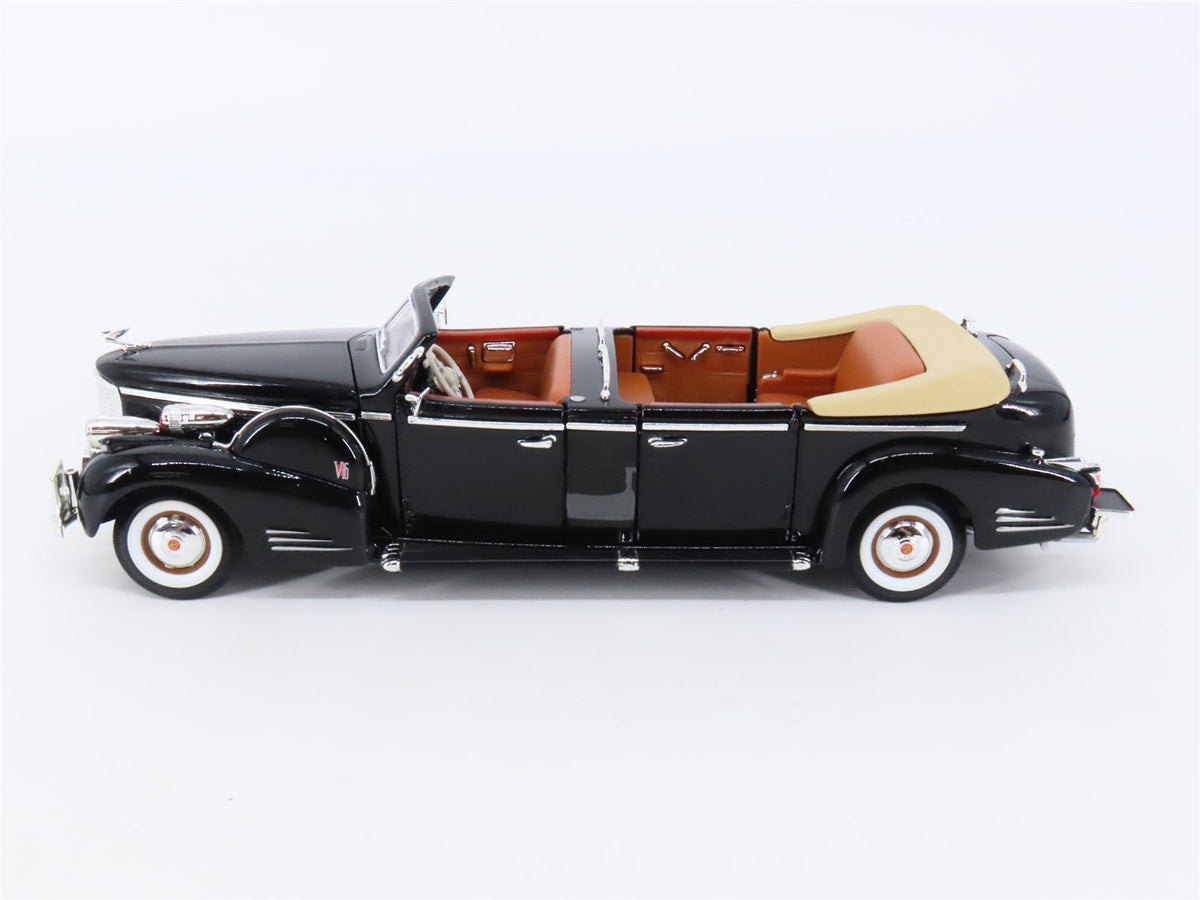 1:24 Presidential Series 24028 Die-Cast 1938 Cadillac V-16 Presidential Limo