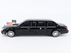 1:24 Presidential Series 24018 Die-Cast 2001 Cadillac DeVille Presidential Limo