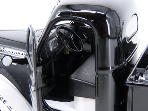 1:25 Scale First Gear Die-Cast 1938 International D-2 Day-Nite Garage Tow-Truck