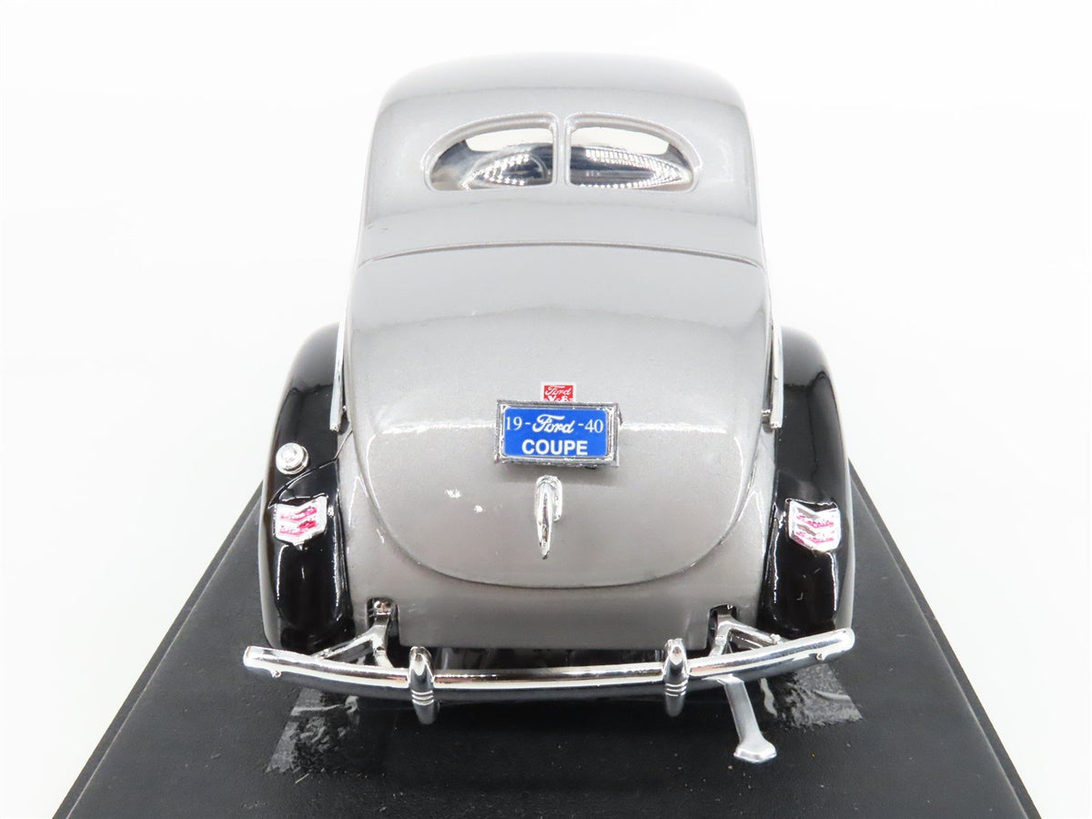 1:18 Scale Motor Max 73108 Die-Cast 1940 Ford Deluxe Coupe - Silver &amp; Black