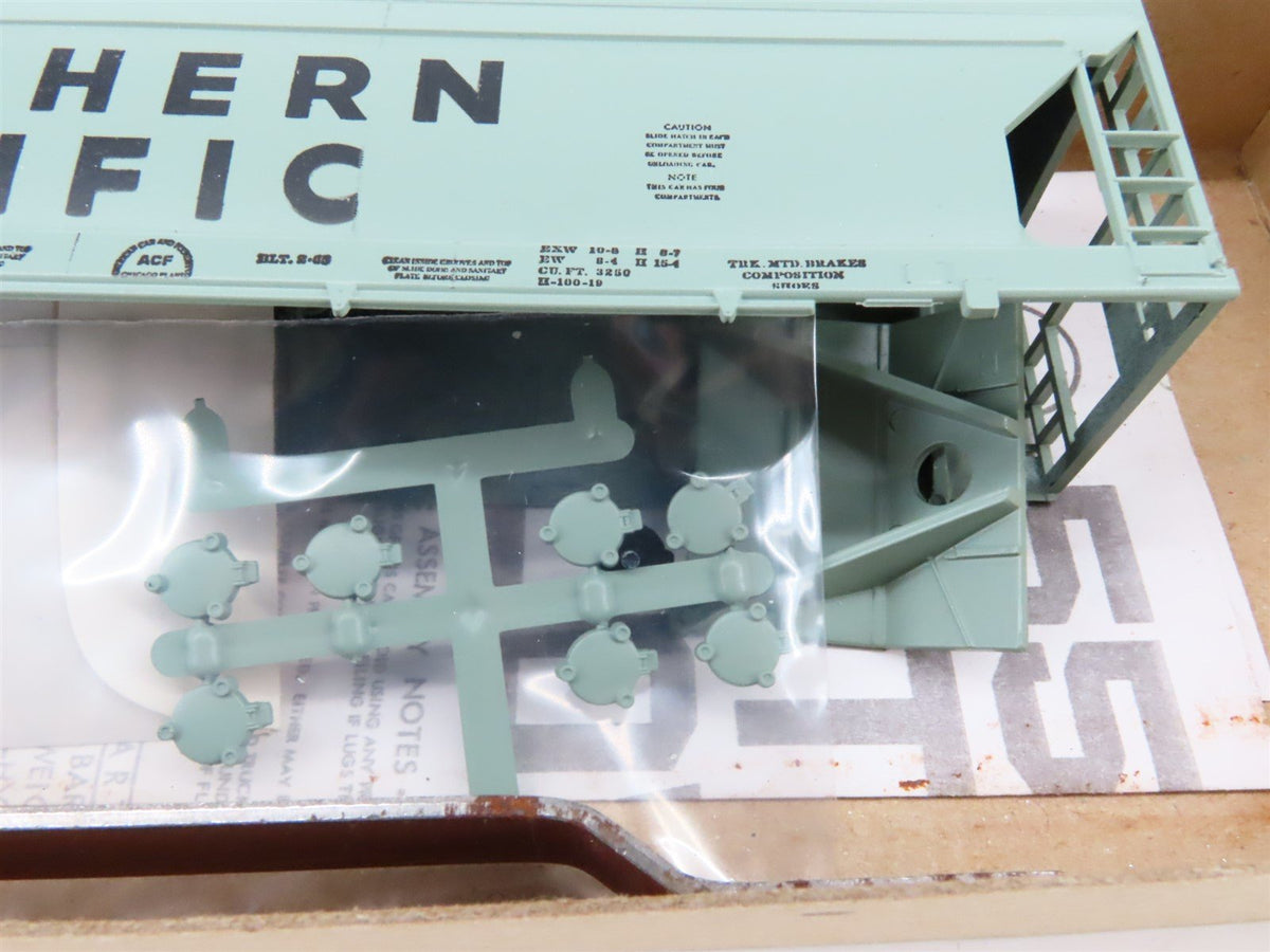 HO Scale Athearn Kit #1911 SP Southern Pacific 55&#39; 4-Bay Hopper #496085