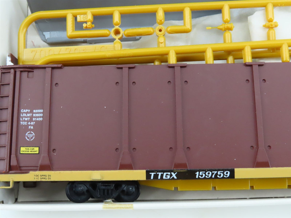 HO Walthers Kit #932-4807 TTGX SP 89&#39; Auto Carrier #159759 - Partially Assembled