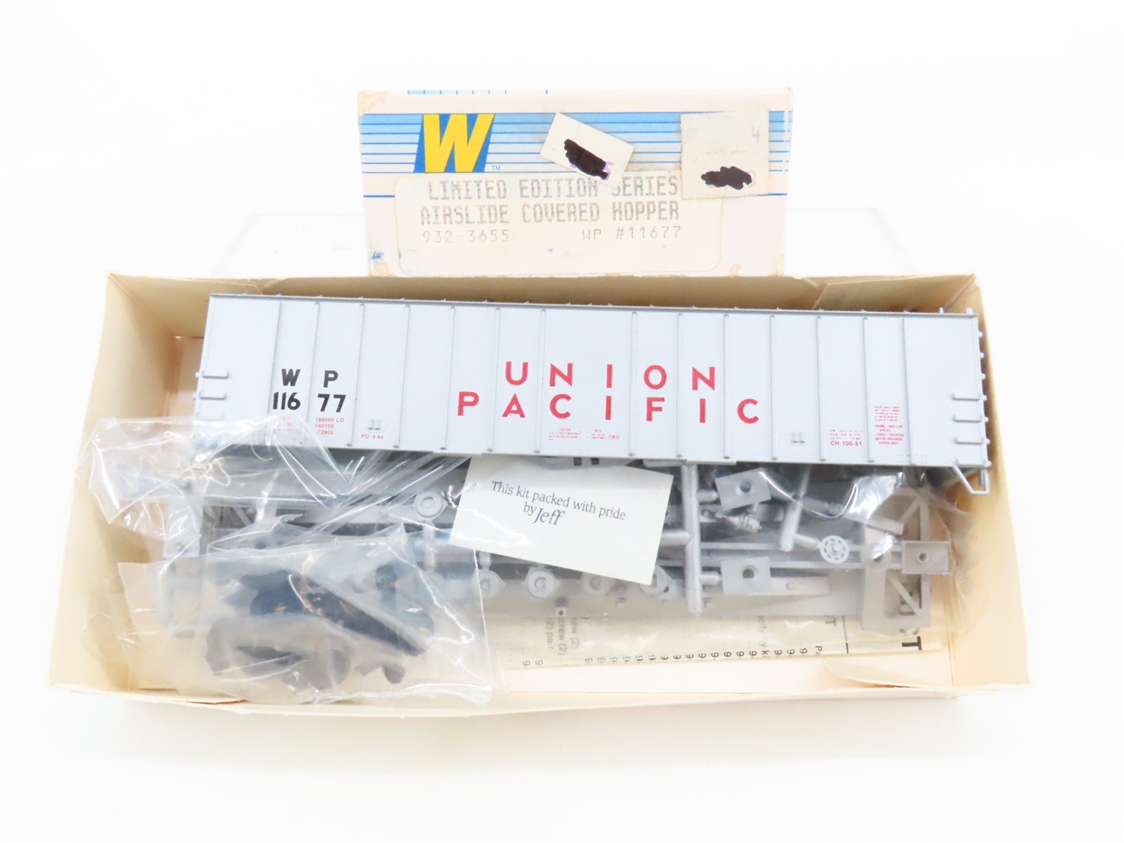 HO Scale Walthers Kit #932-3655 WP Union Pacific Airslide Covered Hopper #11677