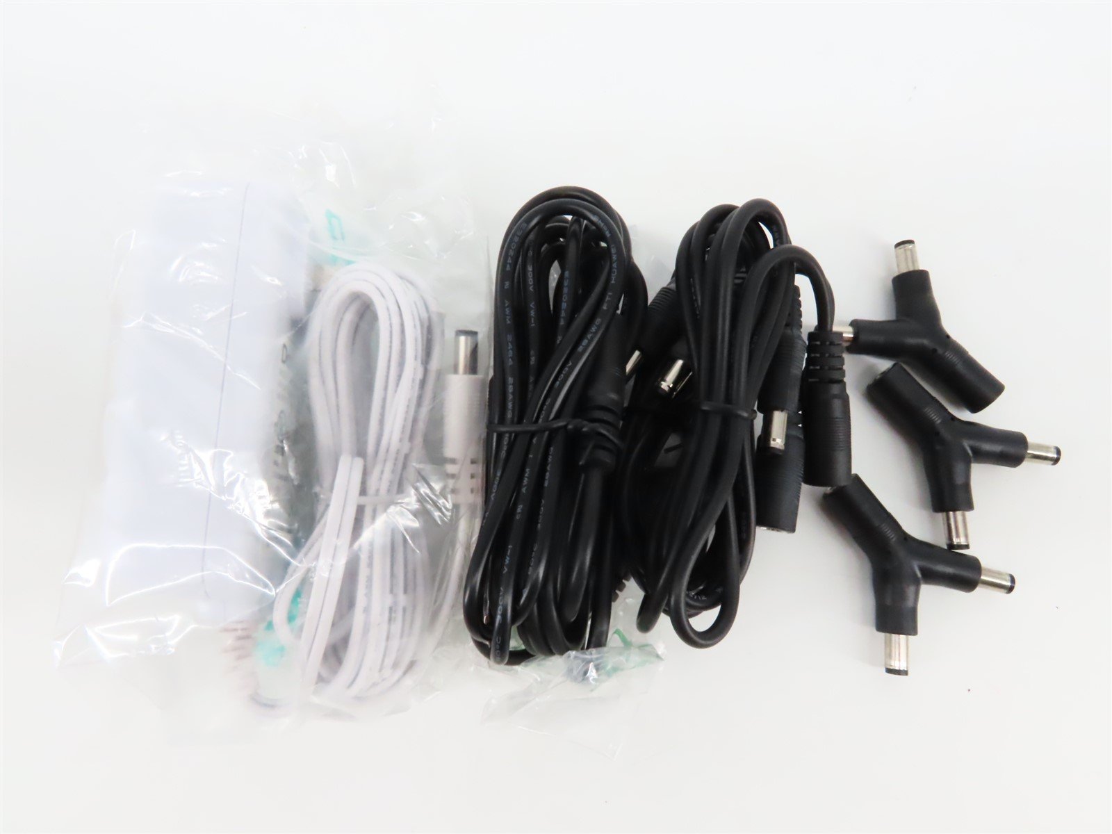 O/HO Scale Menards 279-4681 9-Piece Plug & Play Accessory Kit w/ Power Adapter