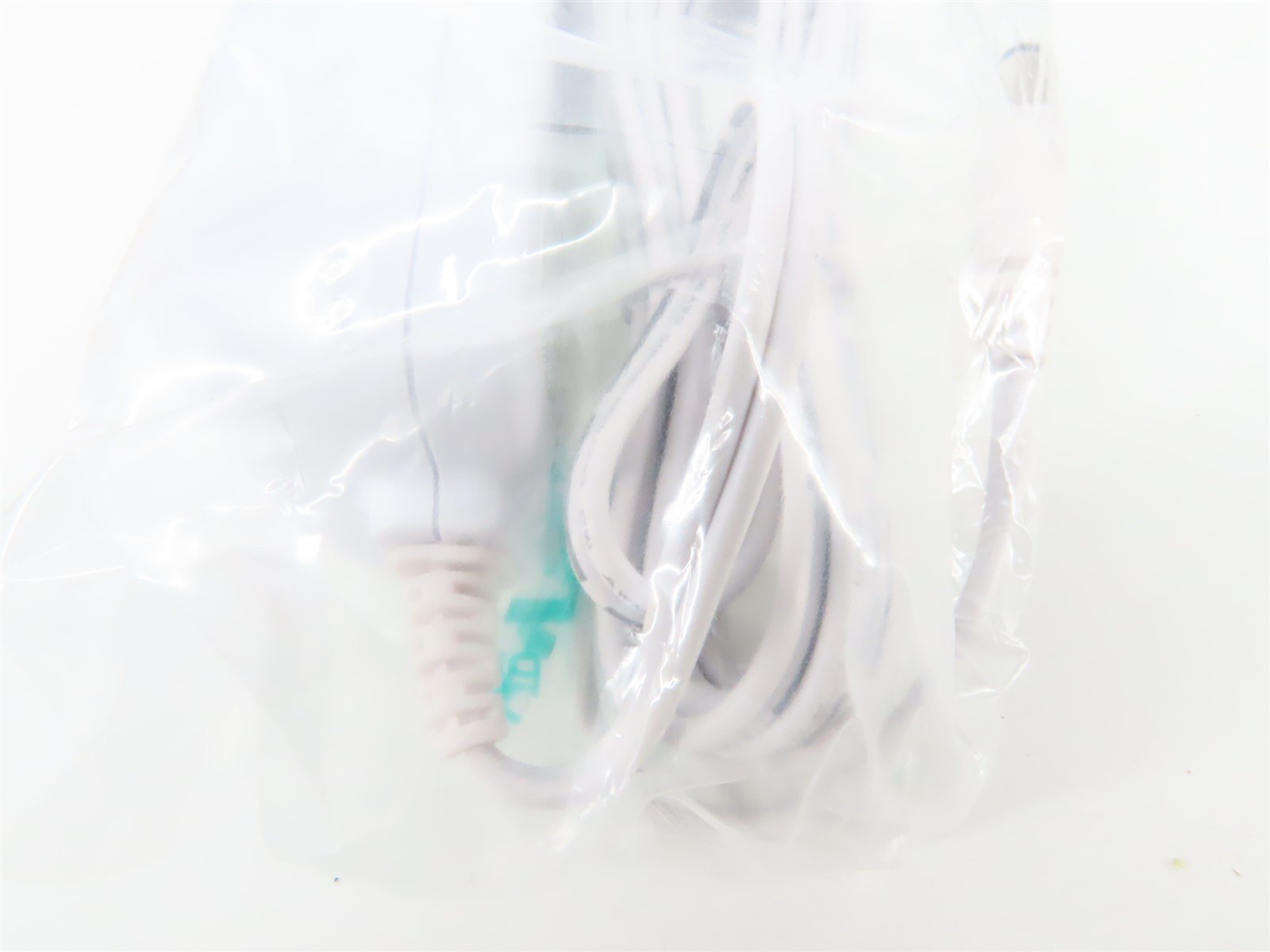 O/HO Scale Menards 279-4681 9-Piece Plug & Play Accessory Kit w/ Power Adapter