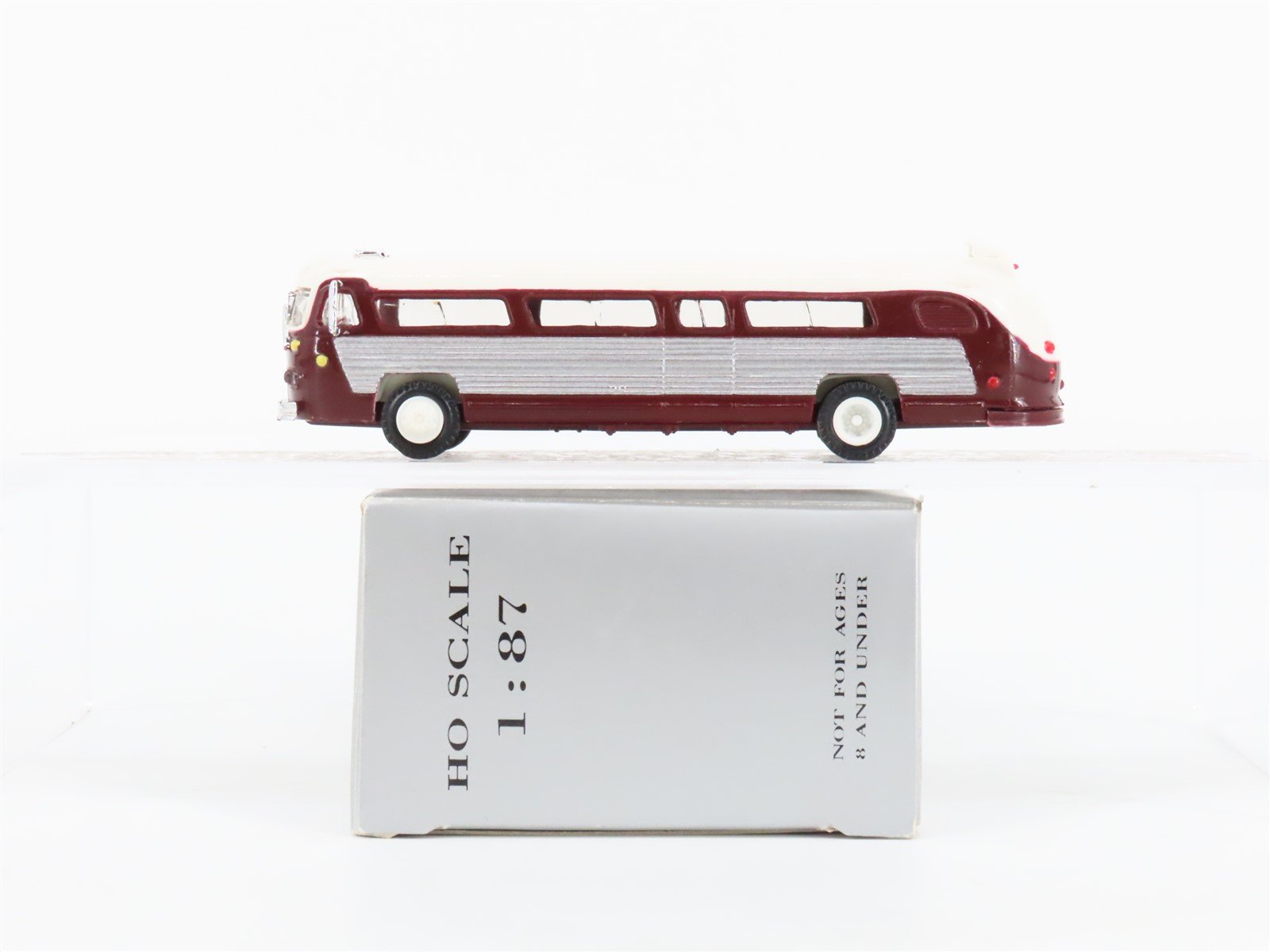 HO 1/87 Scale American Precision Models APM 39013 Coach Bus