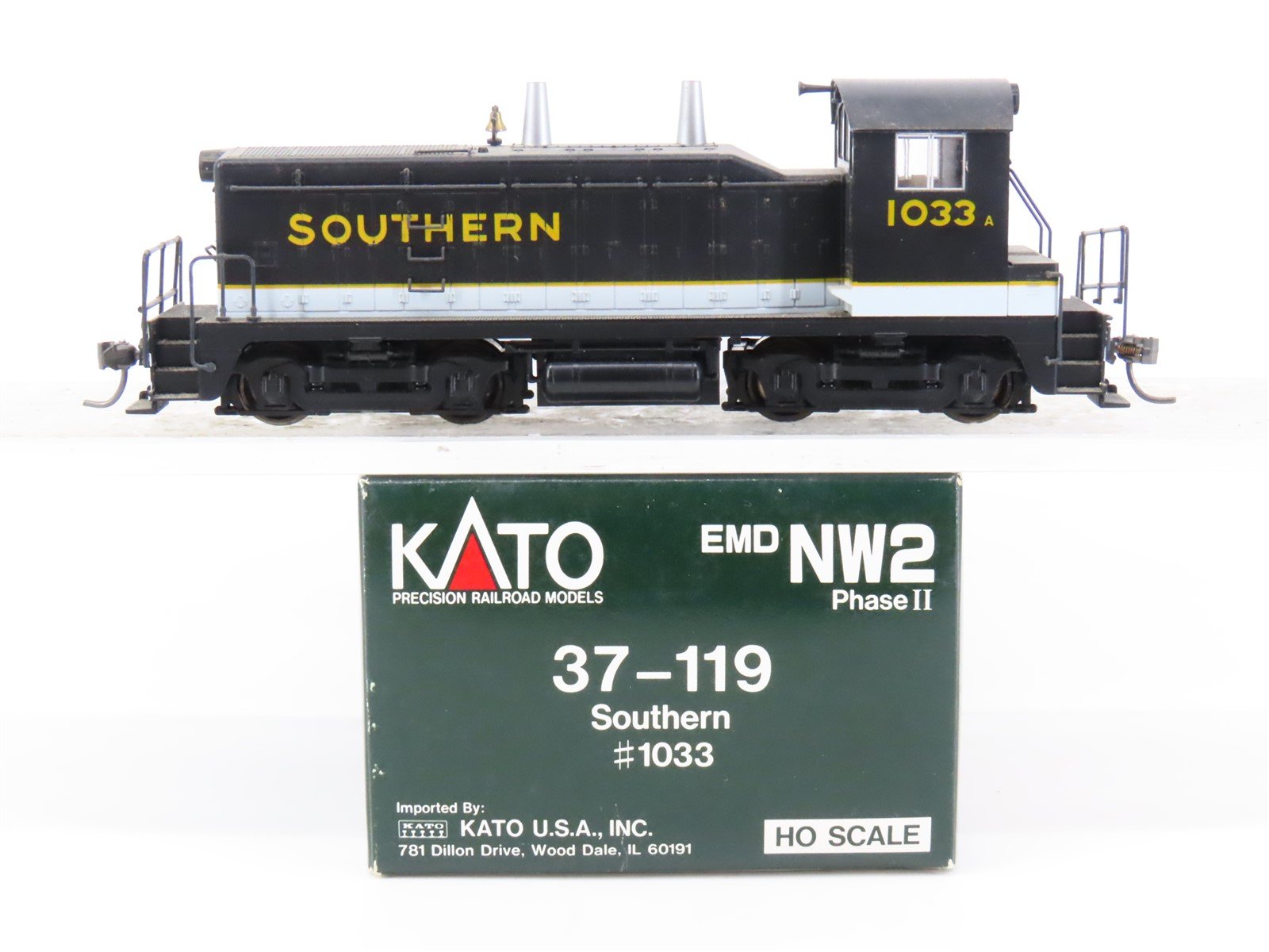 HO Scale KATO 37-119 Southern Railway NW2 Diesel Locomotive #1033