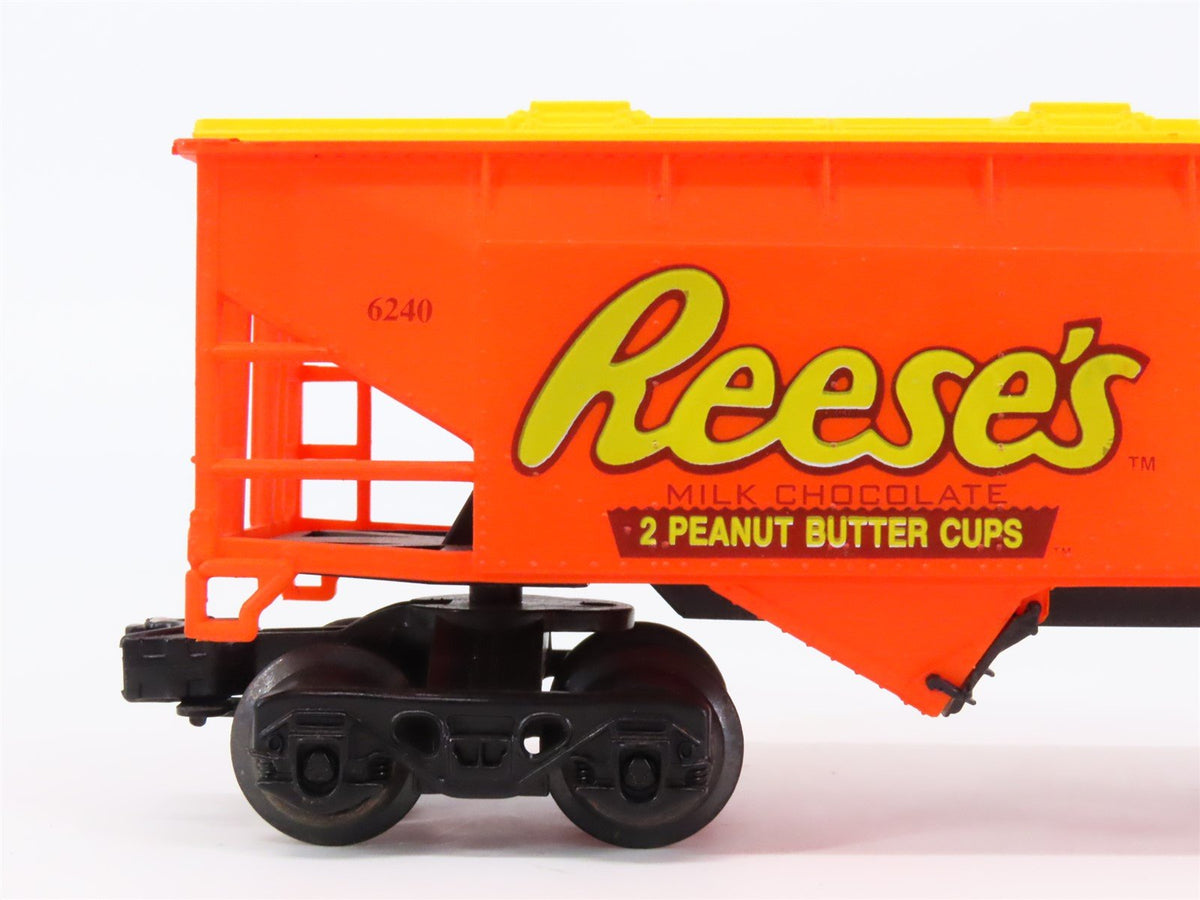 O Gauge 3-Rail K-Line Reese&#39;s Peanut Butter Cups 2-Bay Covered Hopper #6240