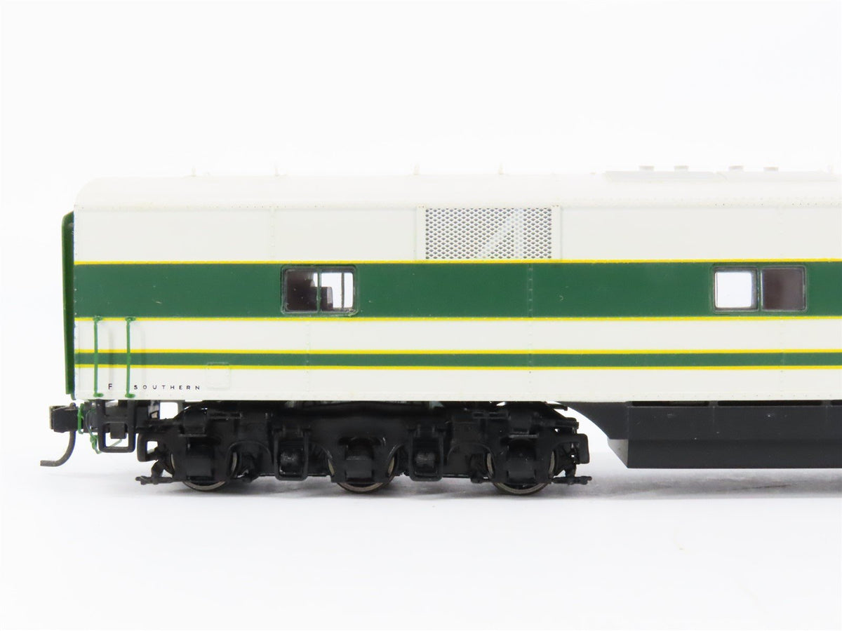 HO Scale Proto 2000 23194 Southern E6B Diesel Locomotive #2901B UNPOWERED