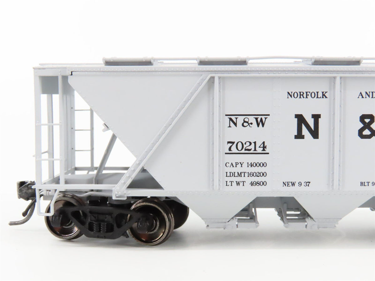 HO Scale Bowser 40754 N&amp;W Norfolk &amp; Western 3-Bay Covered Hopper #70214