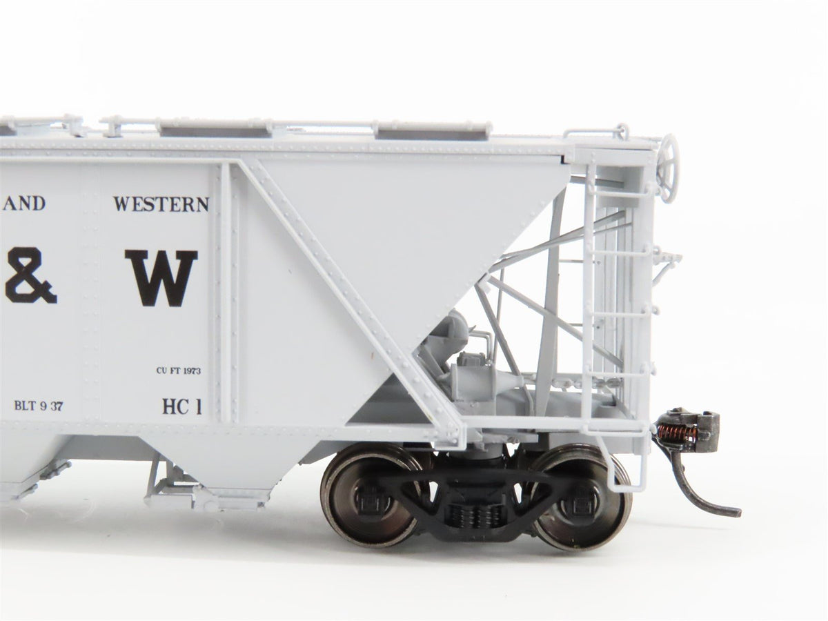 HO Scale Bowser 40754 N&amp;W Norfolk &amp; Western 3-Bay Covered Hopper #70214