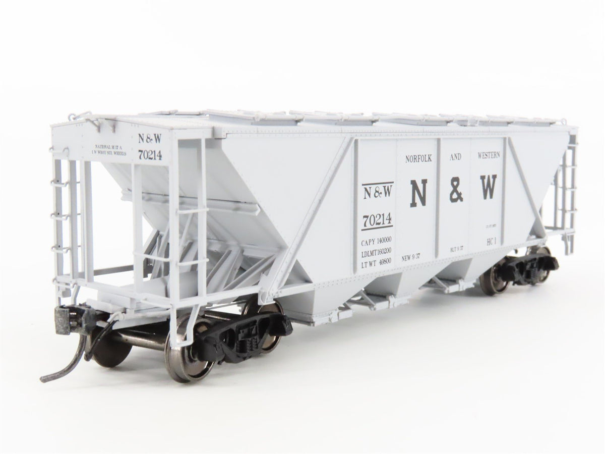 HO Scale Bowser 40754 N&amp;W Norfolk &amp; Western 3-Bay Covered Hopper #70214