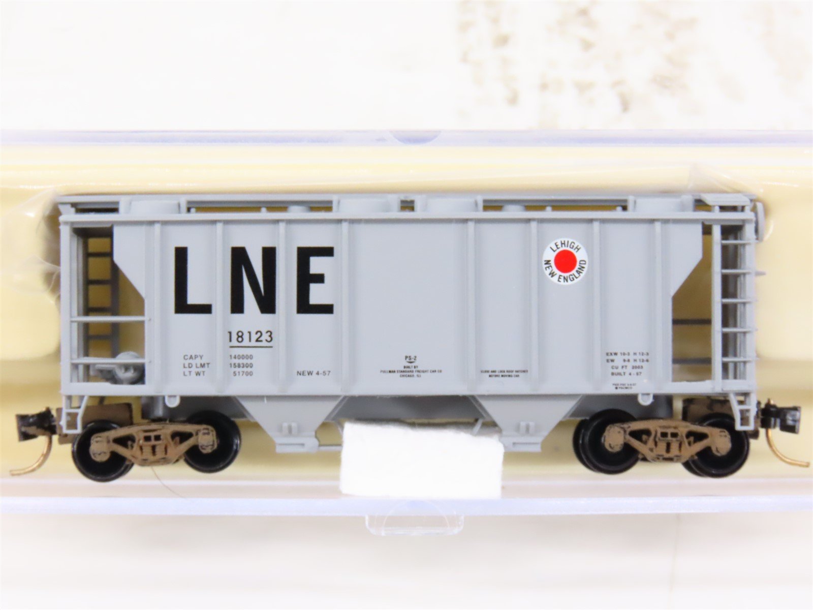 N Scale Atlas 31621 LNE Lehigh New England Railroad 2-Bay Covered Hopper #18123