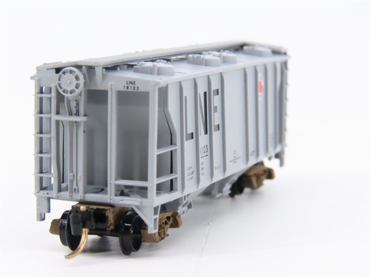 N Scale Atlas 31621 LNE Lehigh New England Railroad 2-Bay Covered Hopper #18123