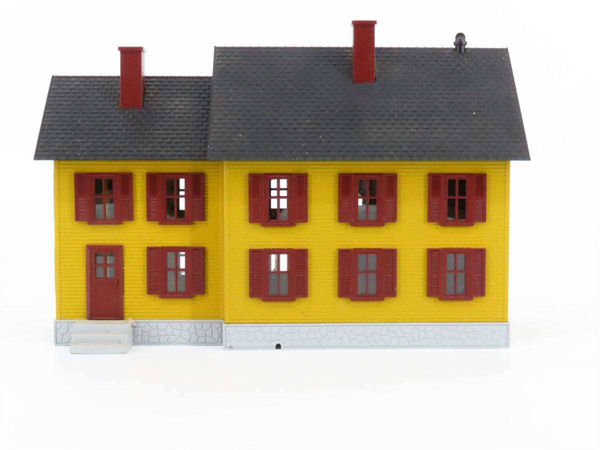 O Gauge MTH Rail King 30-9015 Country House Yellow w/Red Shutters