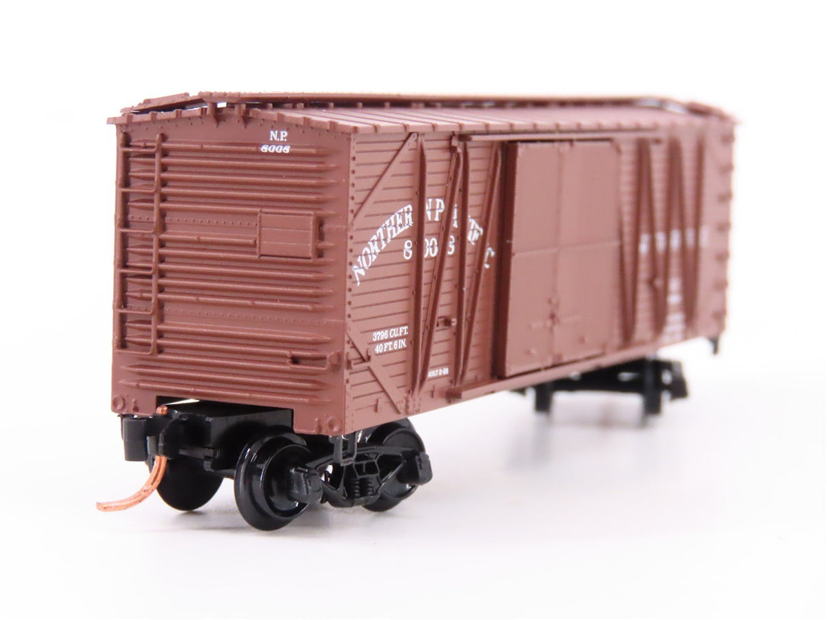 N Scale Micro-Trains MTL 29030 NP Northern Pacific Railroad 40&#39; Box Car #8008