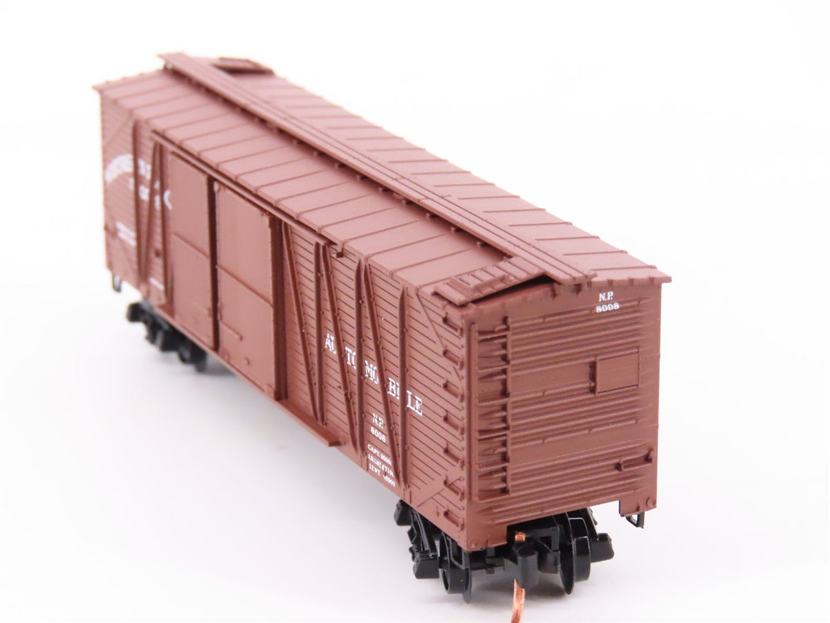 N Scale Micro-Trains MTL 29030 NP Northern Pacific Railroad 40&#39; Box Car #8008