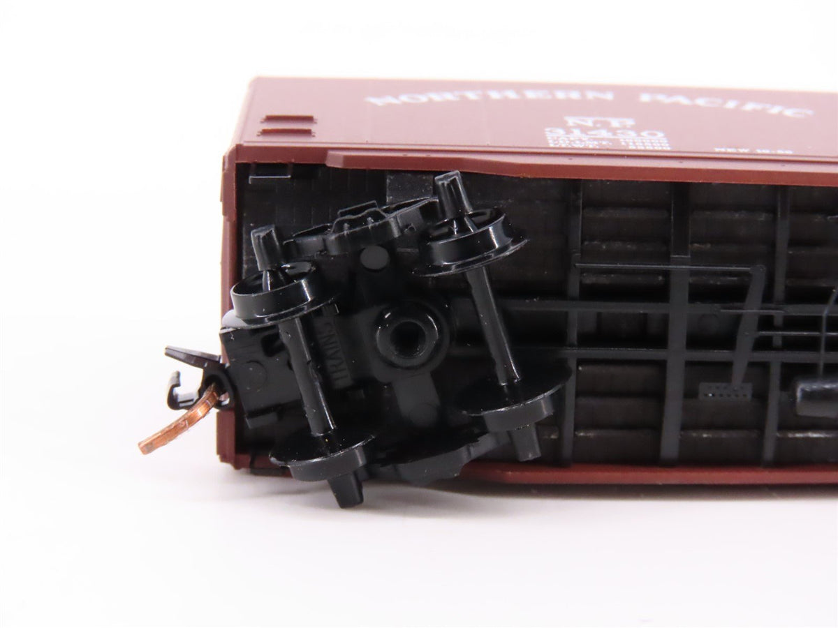 N Scale Micro-Trains MTL 31060 NP Northern Pacific Railroad 50&#39; Box Car #31430