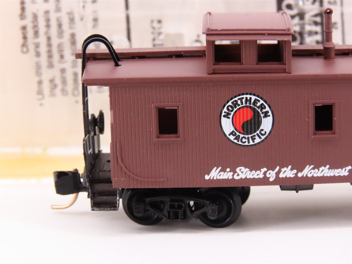 N Scale Micro-Trains MTL 51050 NP Northern Pacific Railroad 34&#39; Caboose #1638