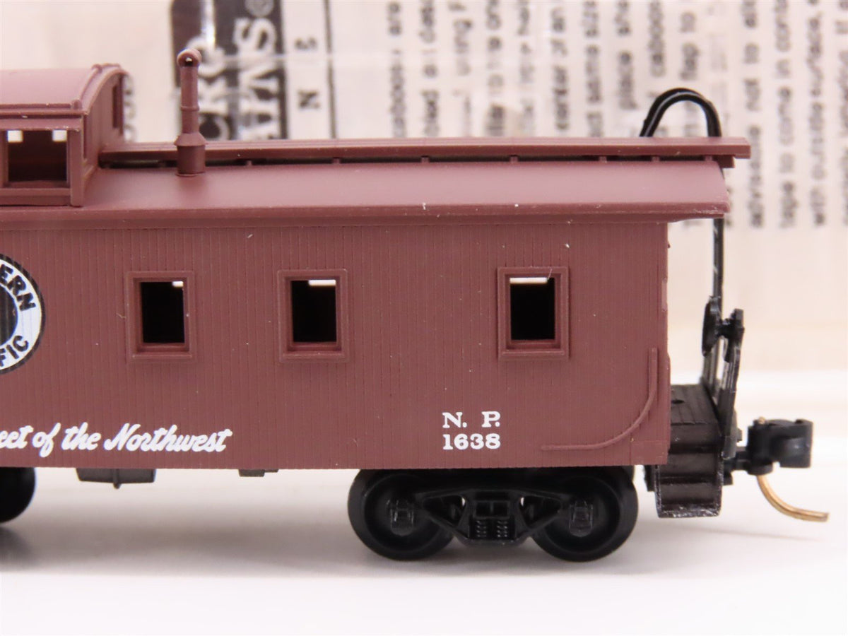 N Scale Micro-Trains MTL 51050 NP Northern Pacific Railroad 34&#39; Caboose #1638