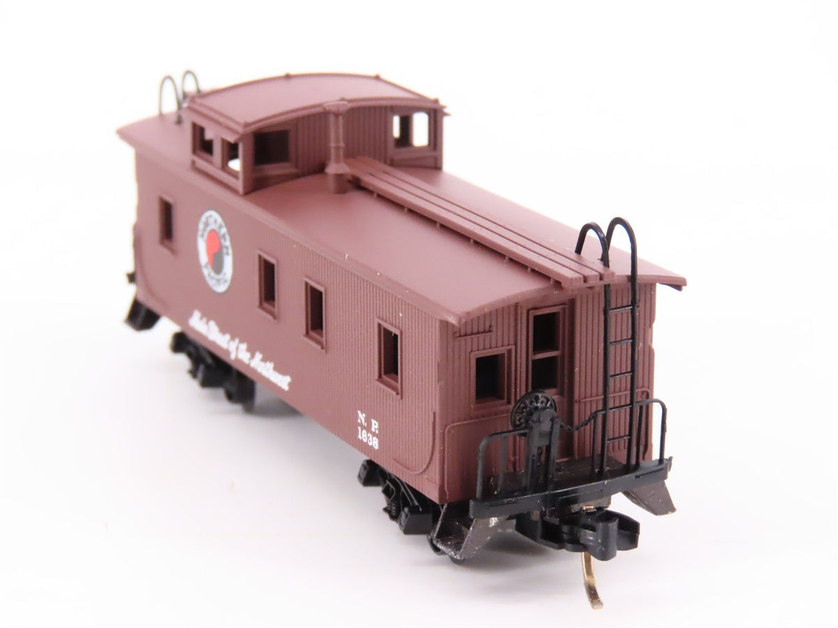 N Scale Micro-Trains MTL 51050 NP Northern Pacific Railroad 34&#39; Caboose #1638