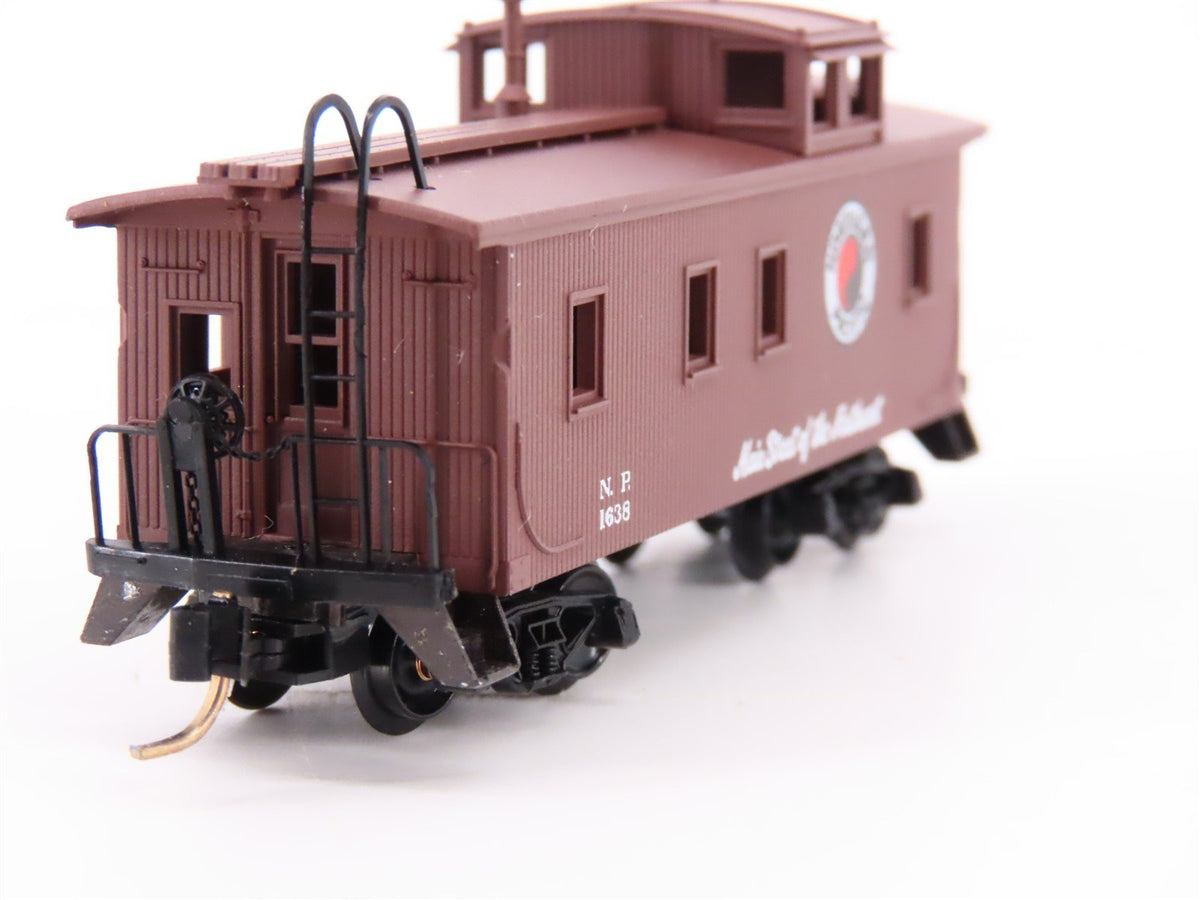 N Scale Micro-Trains MTL 51050 NP Northern Pacific Railroad 34&#39; Caboose #1638