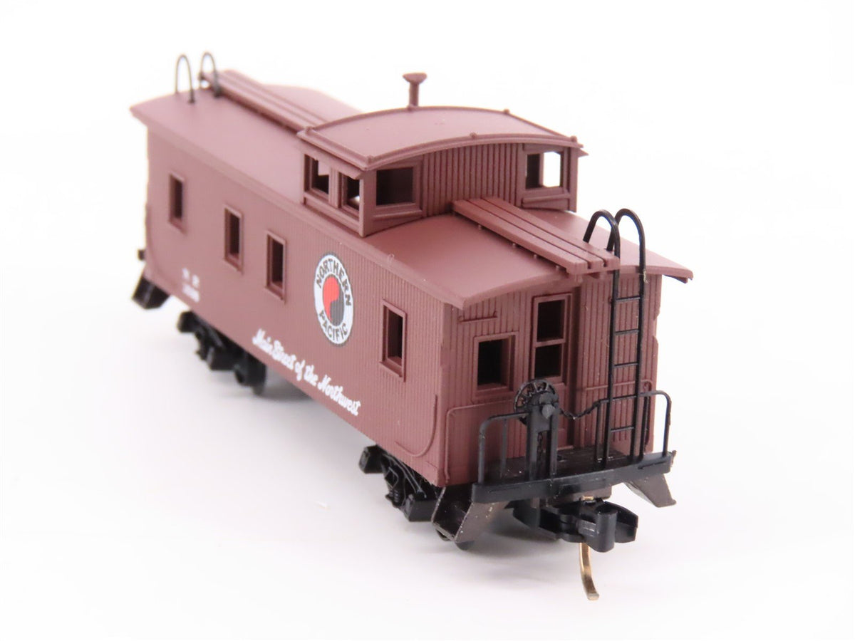 N Scale Micro-Trains MTL 51050 NP Northern Pacific Railroad 34&#39; Caboose #1638