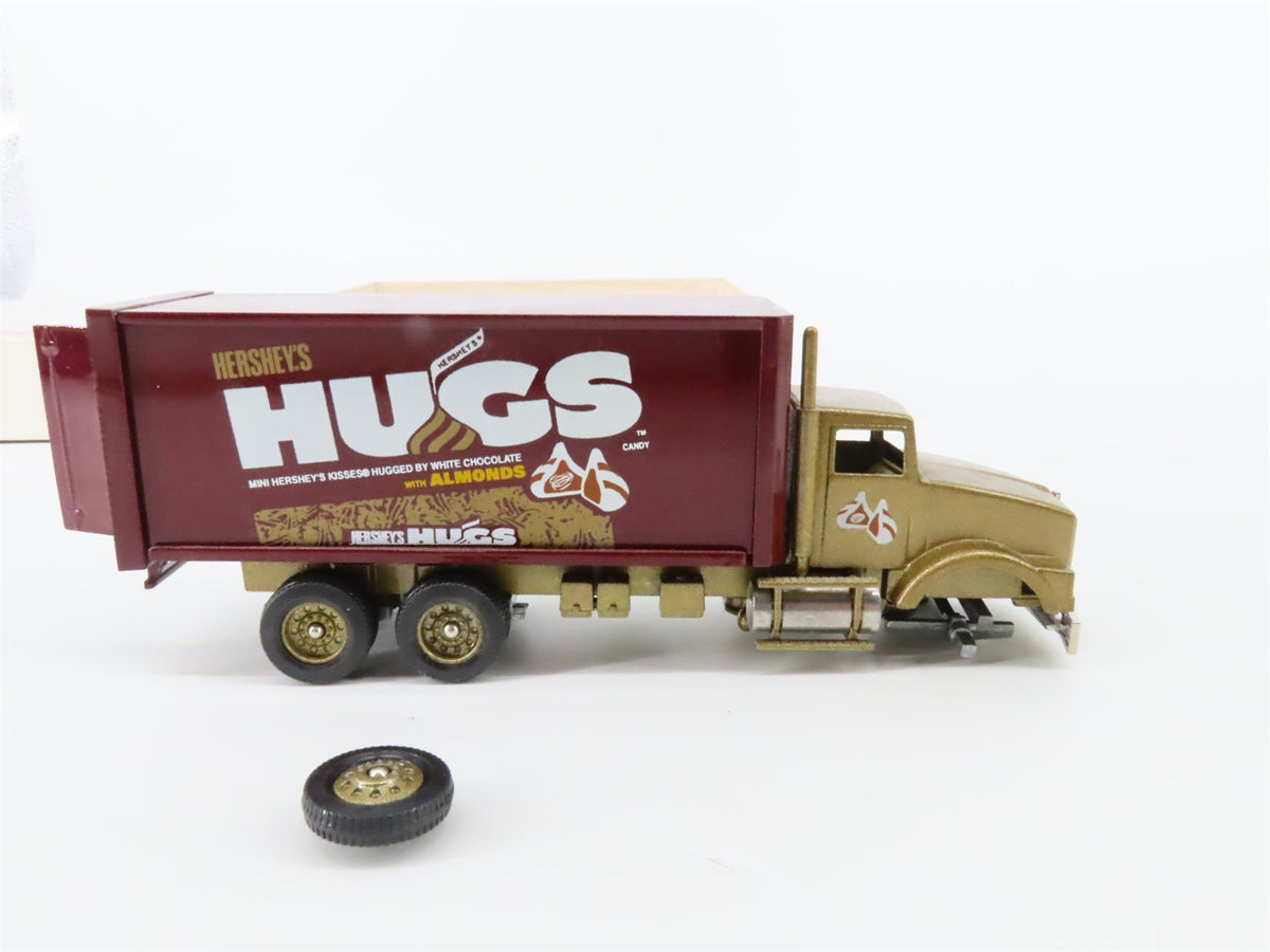 1:64 Scale Winross Die-Cast Hersey&#39;s Hugs Delivery Truck