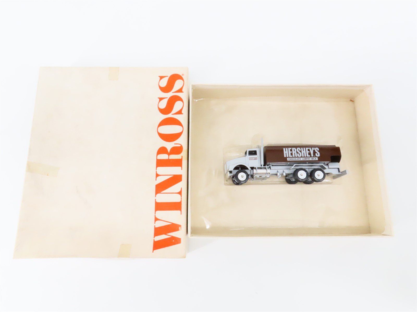 1:64 Scale Winross Die-Cast Hersey's Chocolate Truck