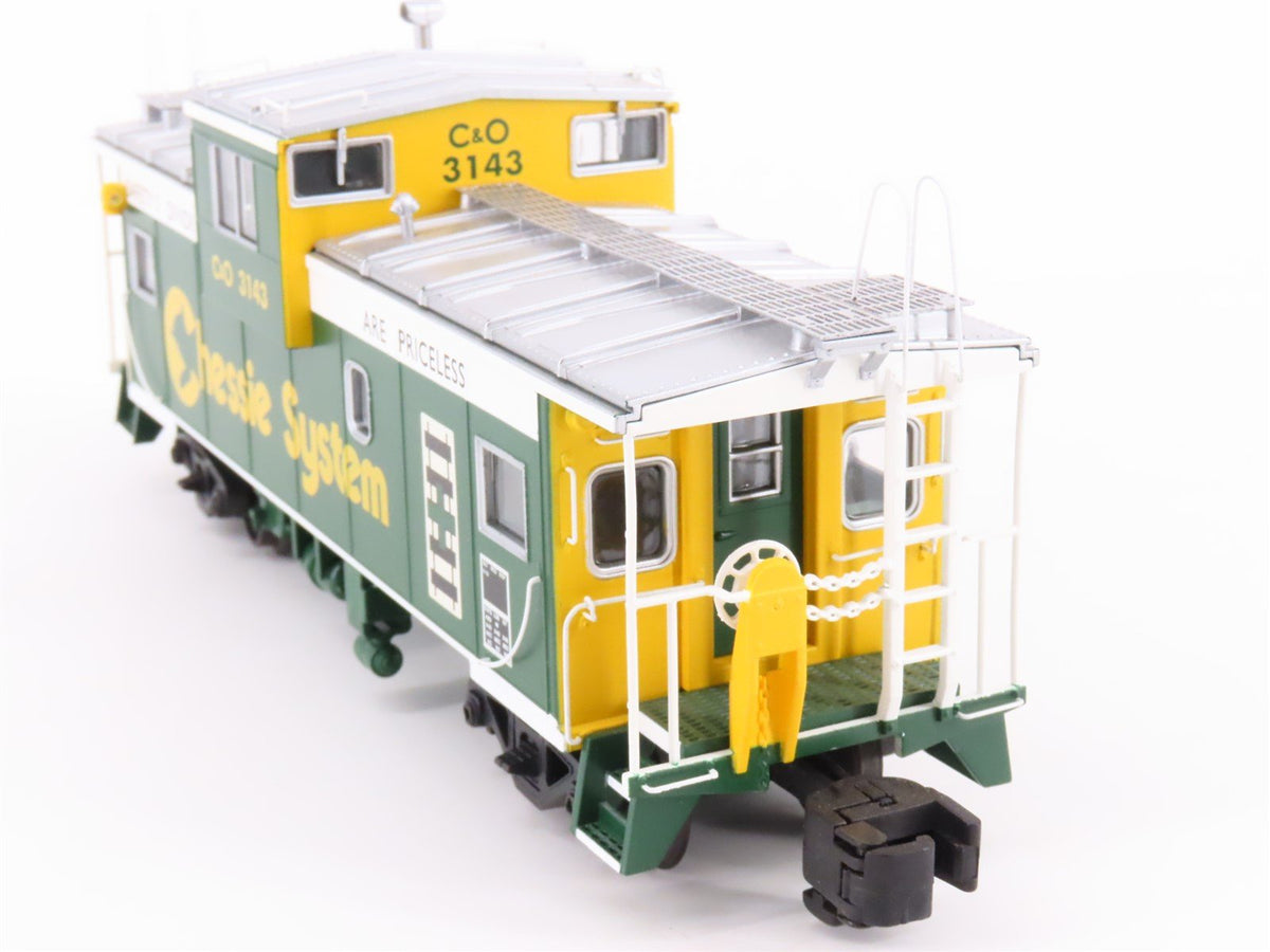 S Scale S-Helper Service Showcase Line 00595 C&amp;O Chessie Safety Caboose #3143