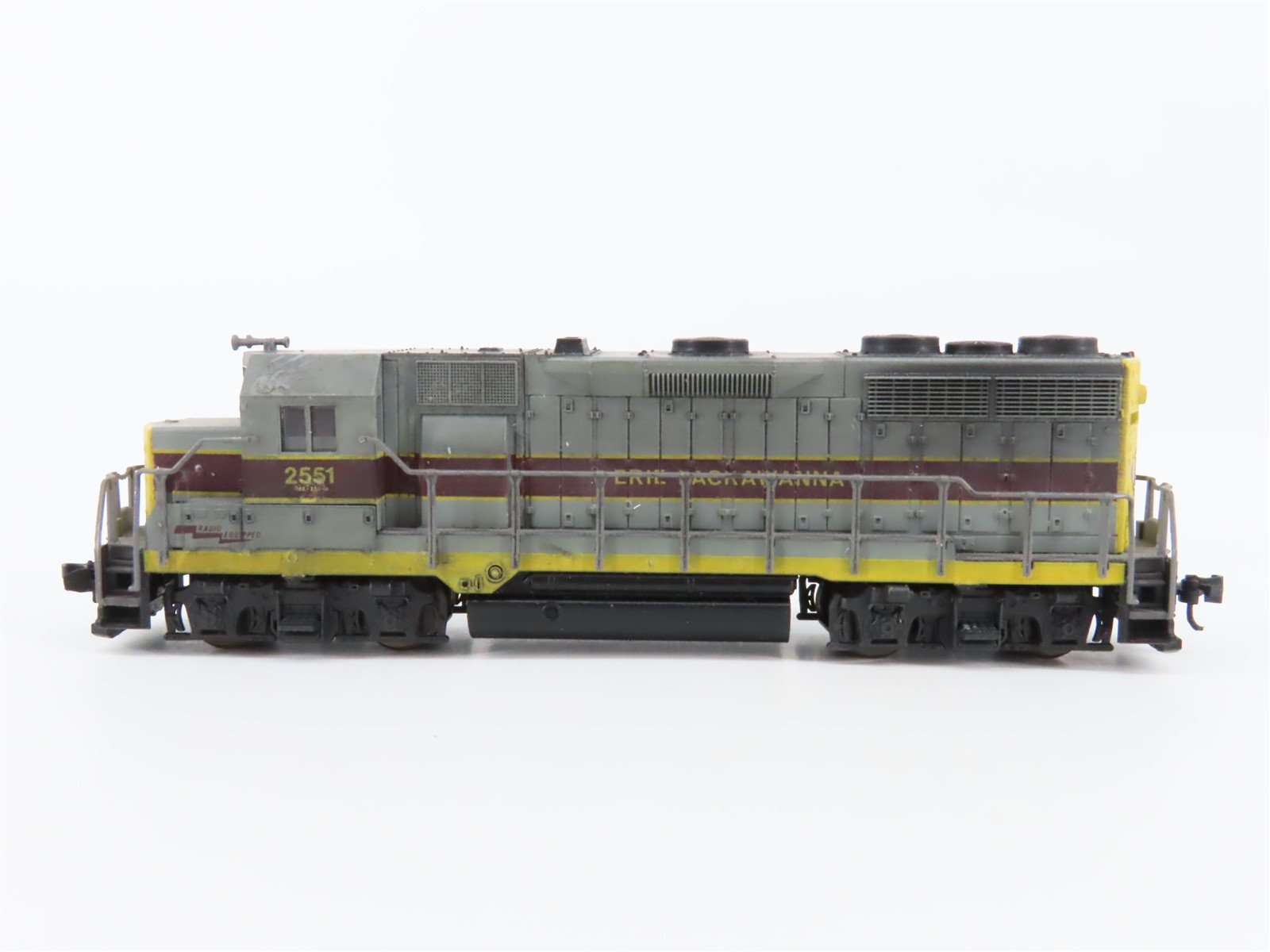 N Scale Atlas/KATO EL Erie Lackawanna EMD GP35 Diesel #2551 - Custom Weathered