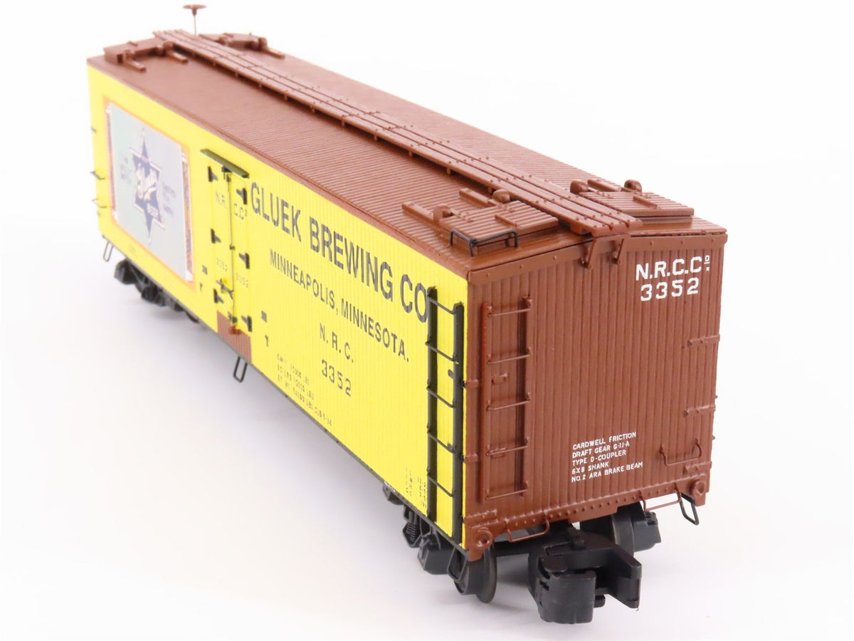 S Scale S-Helper Service Showcase Line 02060 NRCC Gluek&#39;s Beer Reefer #3352