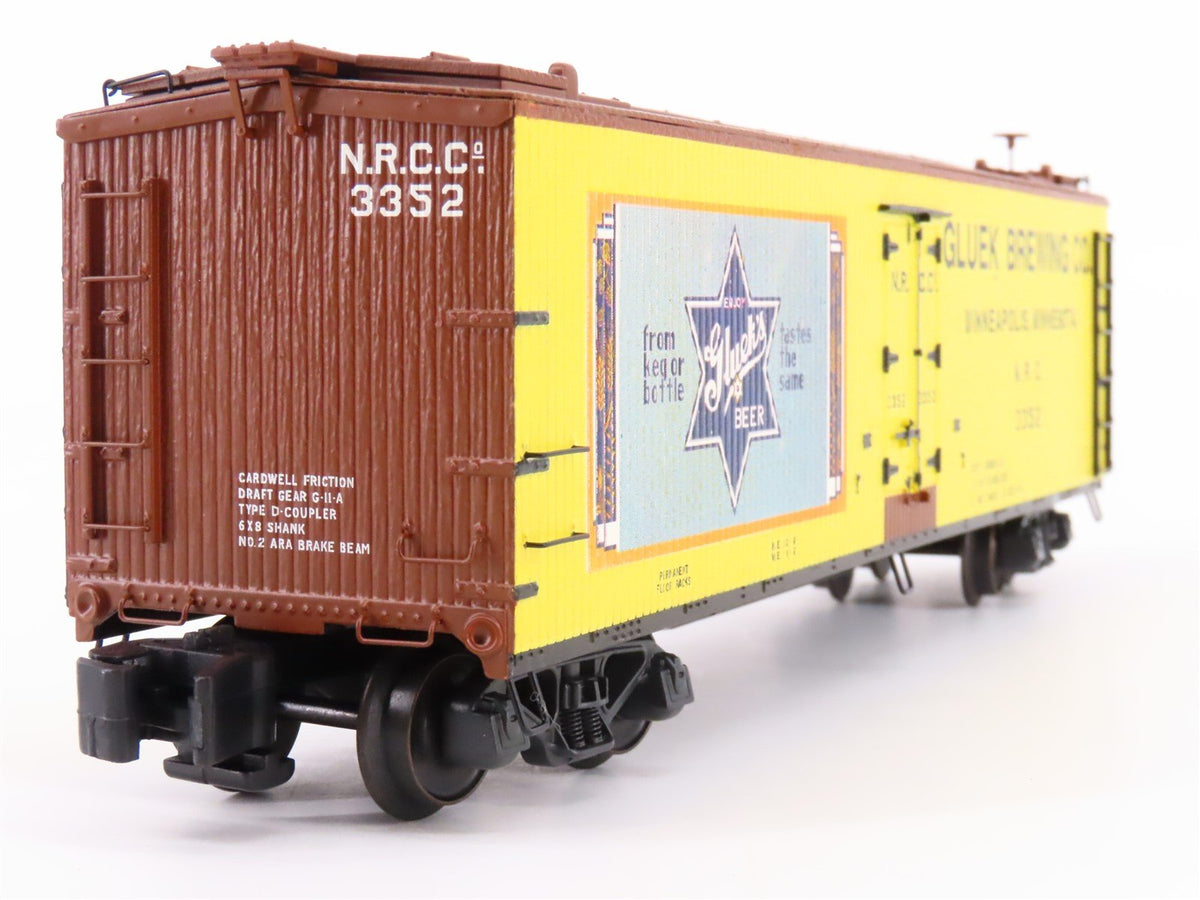 S Scale S-Helper Service Showcase Line 02060 NRCC Gluek&#39;s Beer Reefer #3352