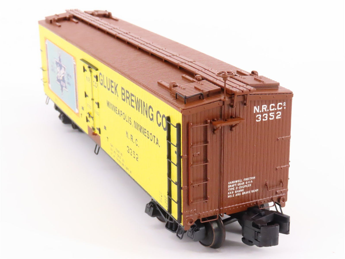 S Scale S-Helper Service Showcase Line 02060 NRCC Gluek&#39;s Beer Reefer #3352