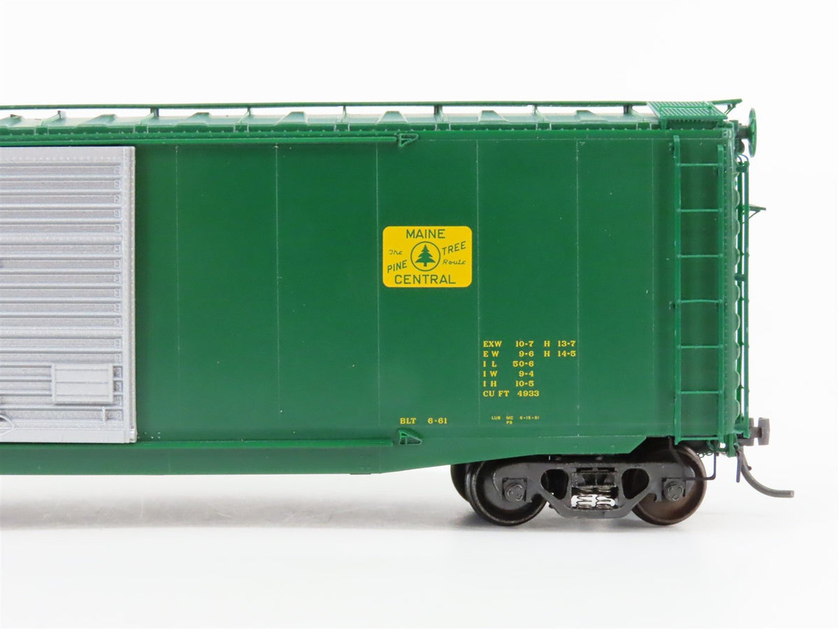 HO Scale Kadee 6113 MEC Maine Central Railroad 50&#39; Single Door Box Car #9402