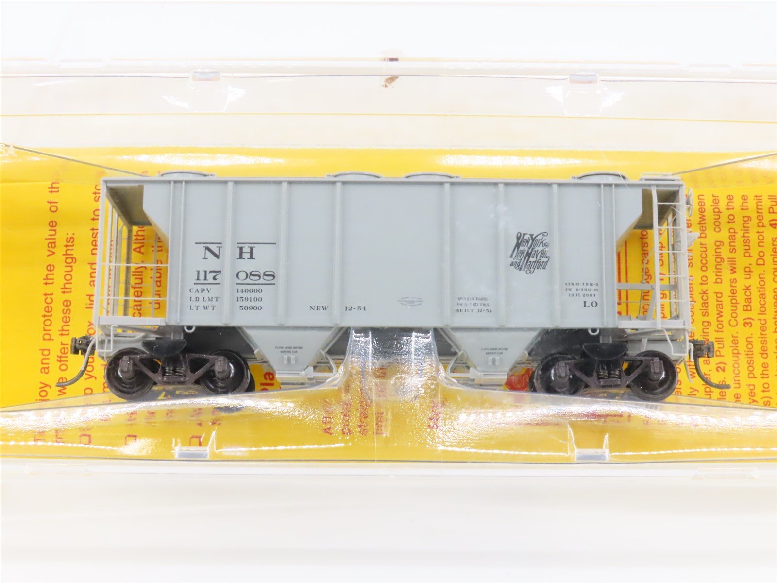 HO Scale Kadee 8611 NH New Haven Covered 2-Bay Hopper Car #117088 Sealed