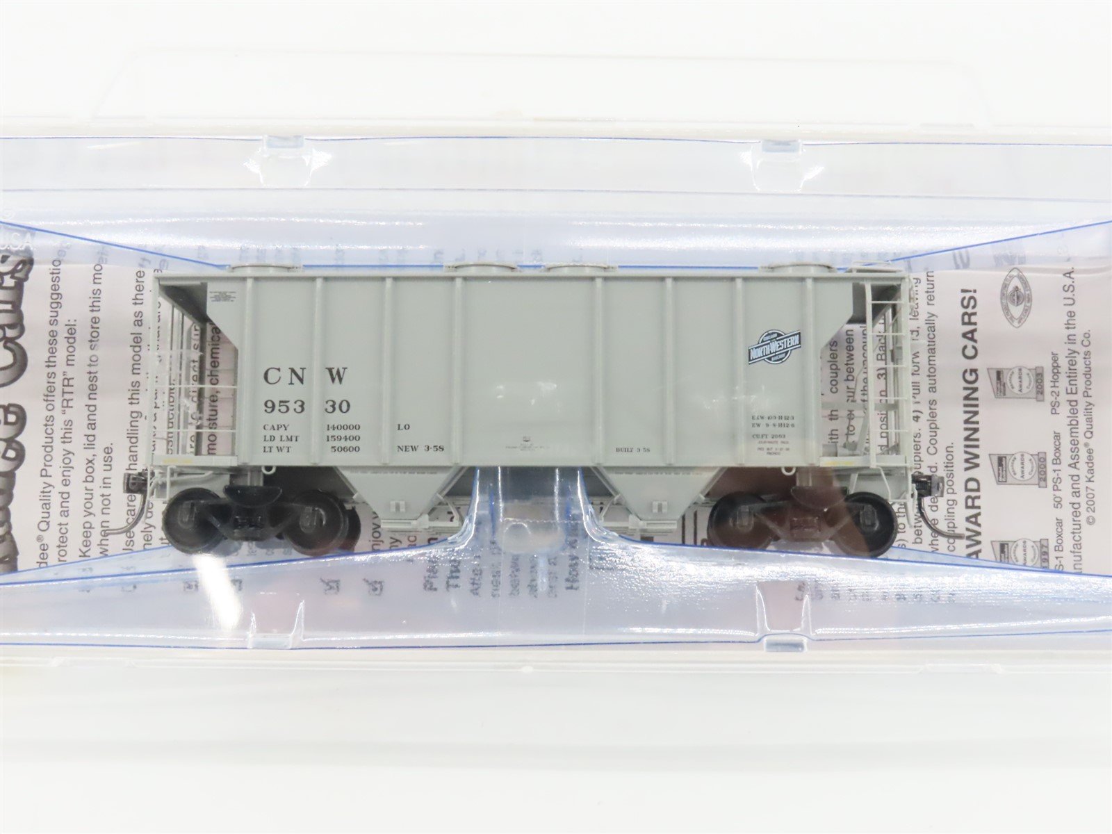 HO Scale Kadee 8215 CNW Railway Covered 2-Bay Hopper Car #95330 Sealed