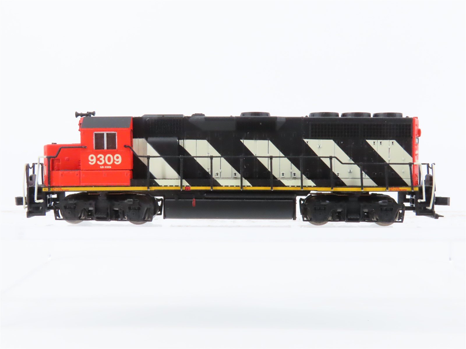 N Scale Atlas CN Canadian National EMD GP40 Diesel Locomotive #9309