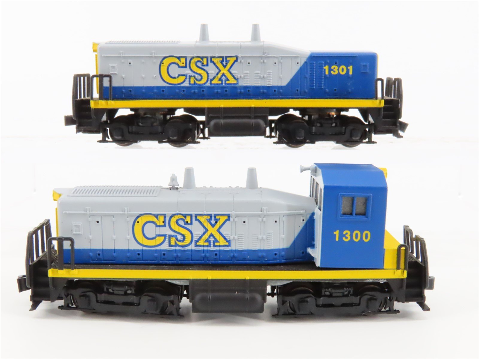 N Scale Con-Cor CSX SW1200 Cow & Calf Diesel Switcher Set #1300/1301