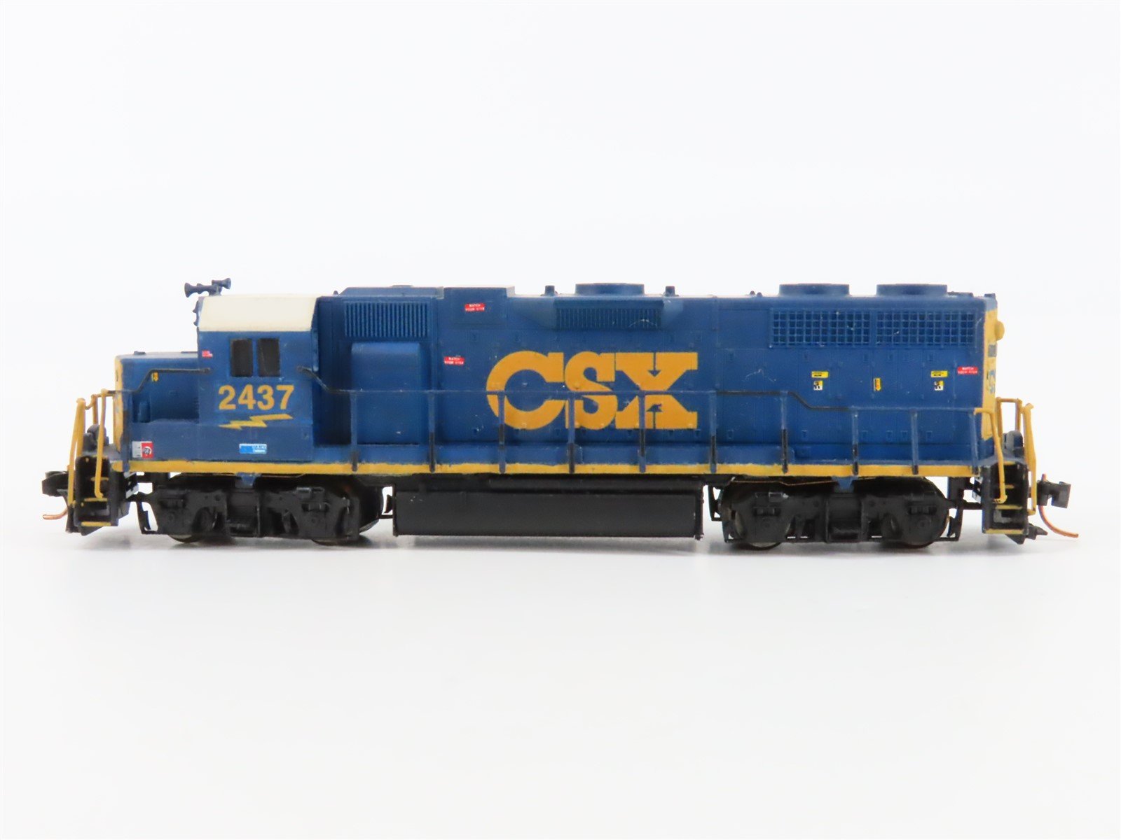 N Scale Walthers CSX "Yn3 Scheme" GP38 Diesel Locomotive #2437 - Custom