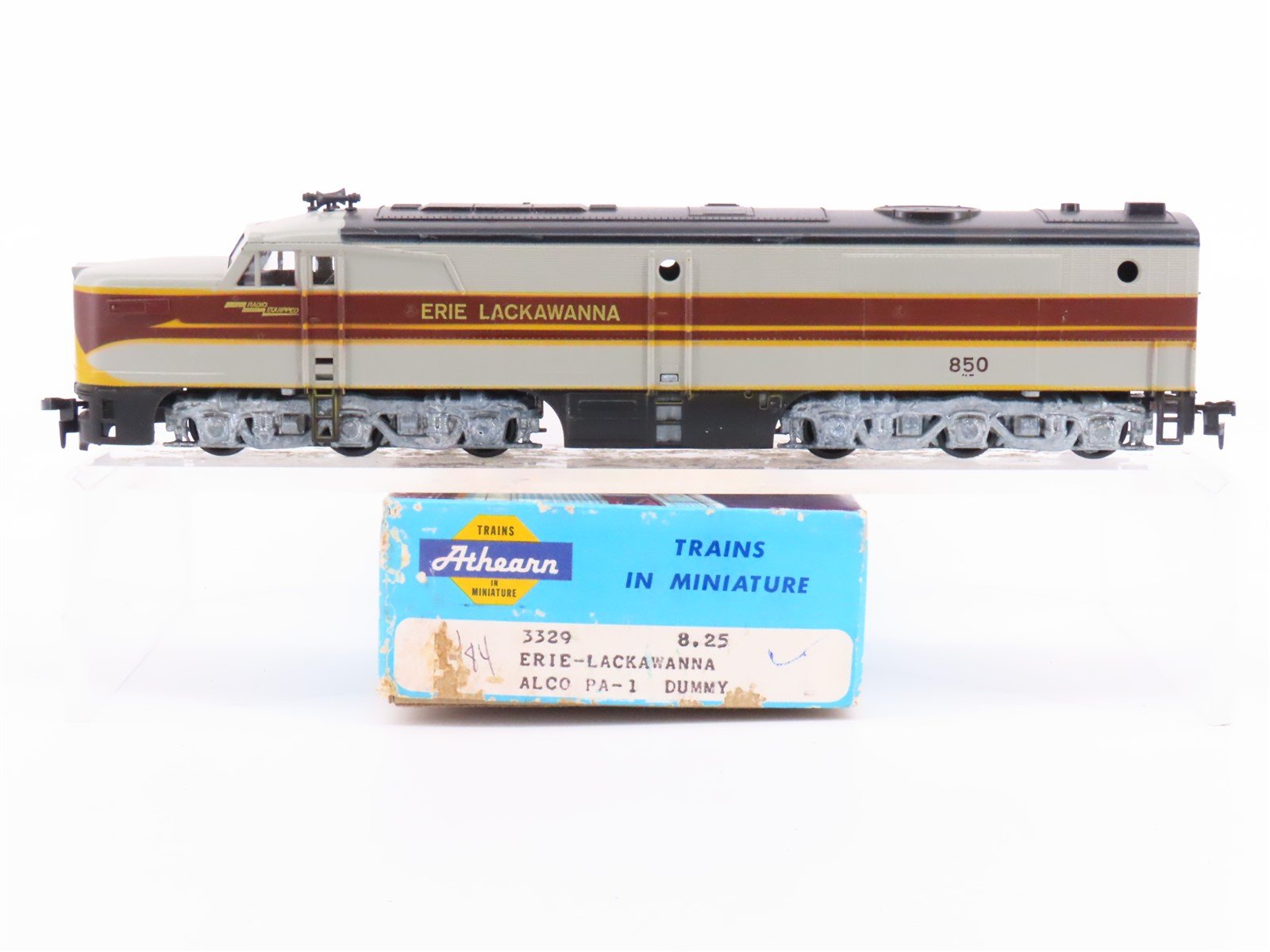 HO Scale Athearn 3329 EL Erie Lackawanna PA-1 Diesel Locomotive #850 UNPOWERED