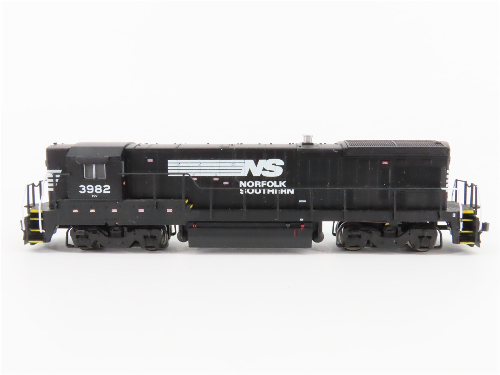 N Scale Atlas NS Norfolk Southern GE B23-7 Diesel Locomotive #3982- DCC Ready