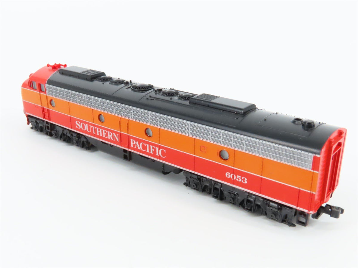 N Scale KATO SP Southern Pacific &quot;Daylight&quot; EMD E8/9A Diesel #6053 - DCC Ready