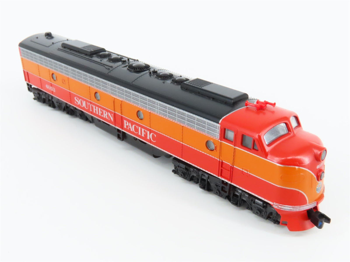 N Scale KATO SP Southern Pacific &quot;Daylight&quot; EMD E8/9A Diesel #6053 - DCC Ready