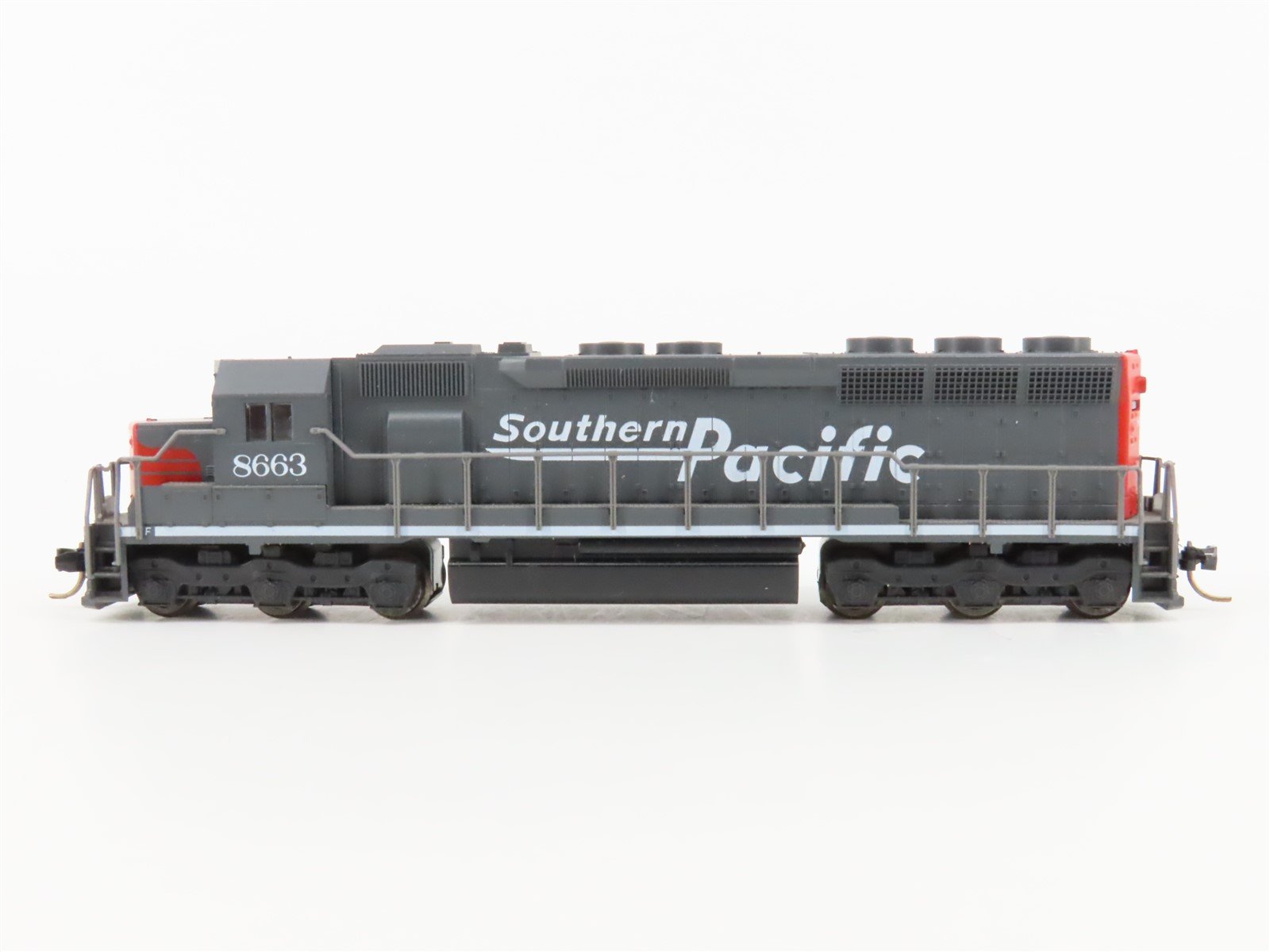 N Scale KATO SP Southern Pacific "Bloody Nose" EMD SD45 Diesel Locomotive #8663