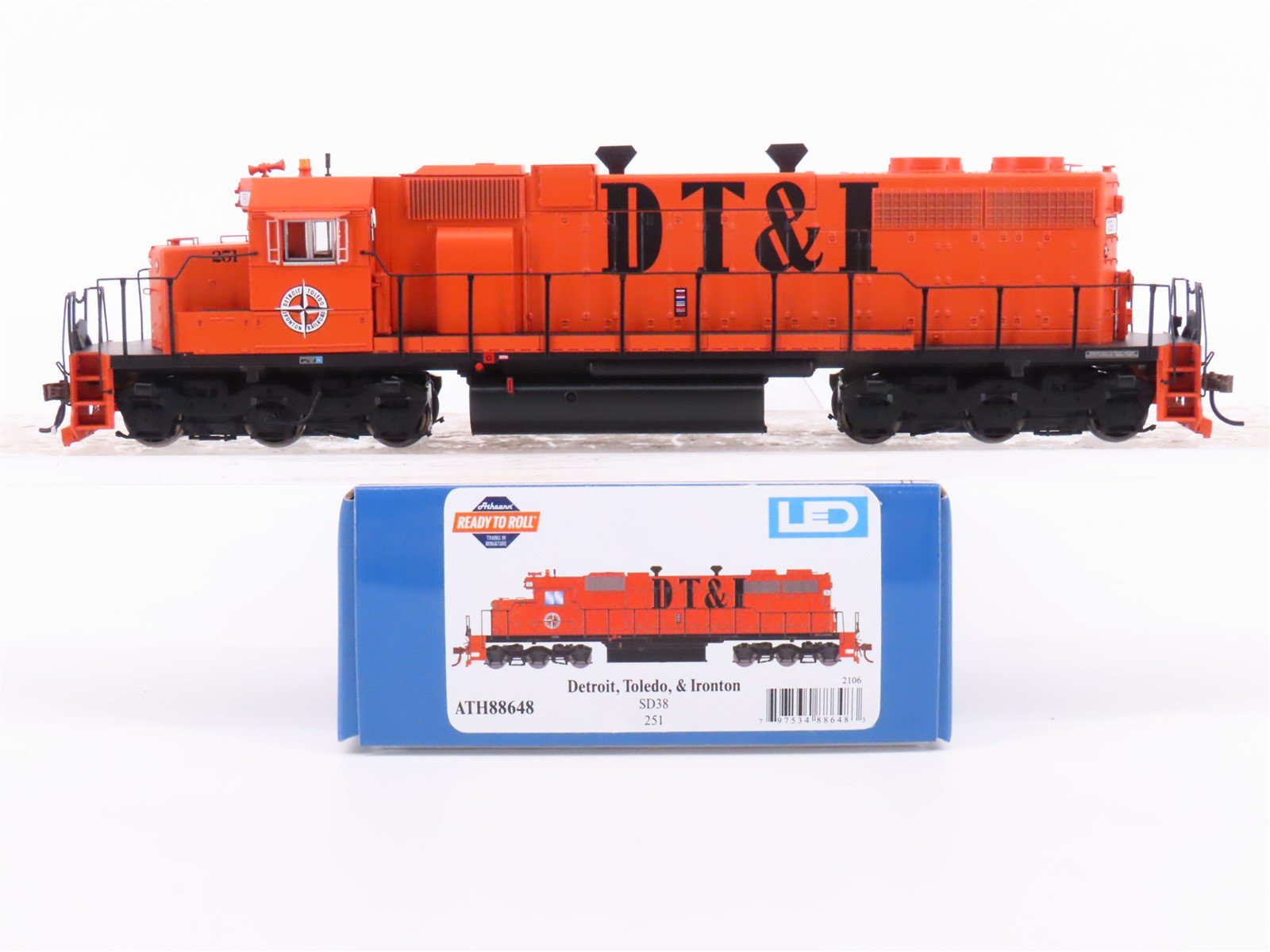 HO Scale Athearn ATH88648 DT&I Detroit Toledo & Ironton SD38 Diesel Loco #251